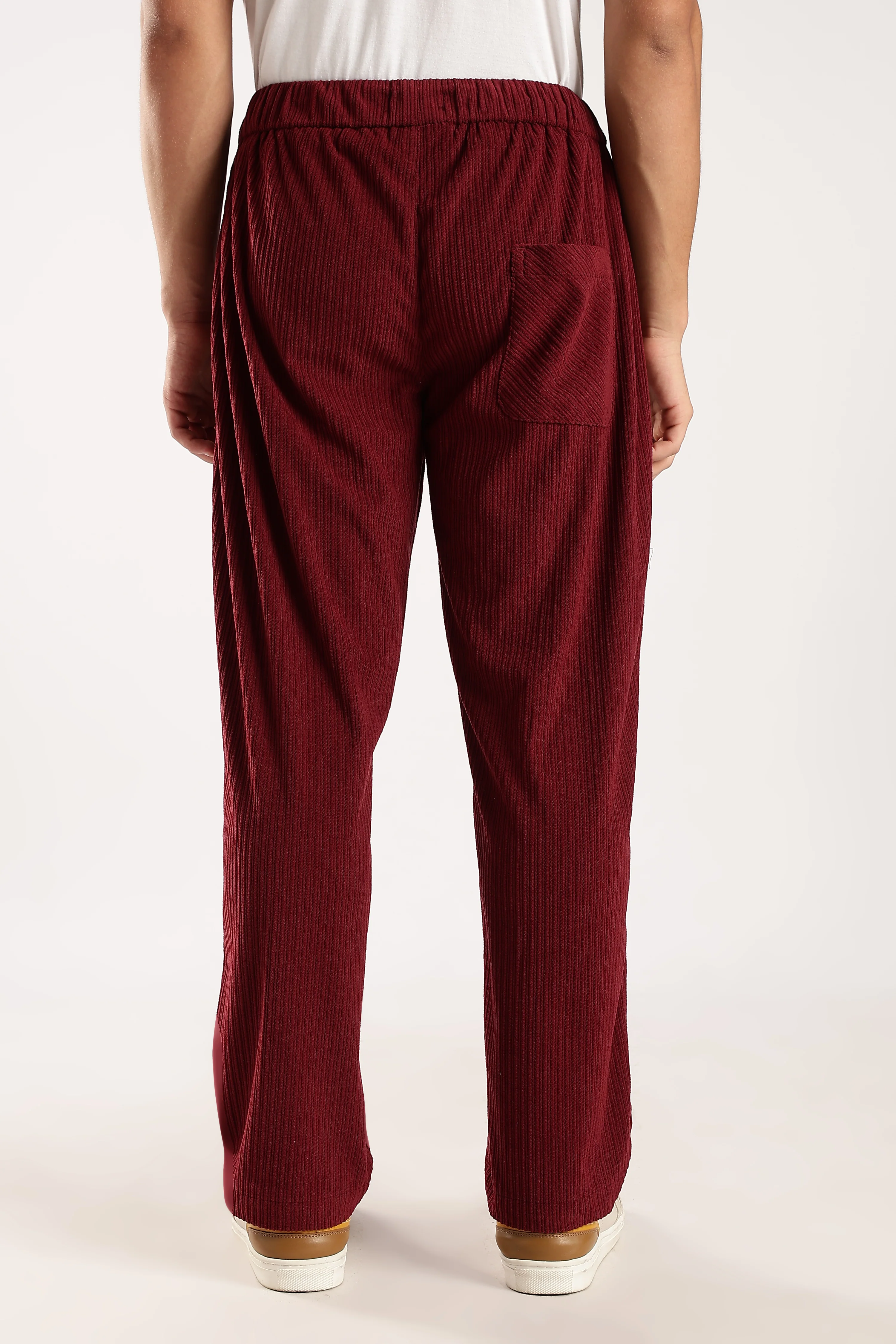 Men Maroon Textured Drawcord Trousers - Image 4