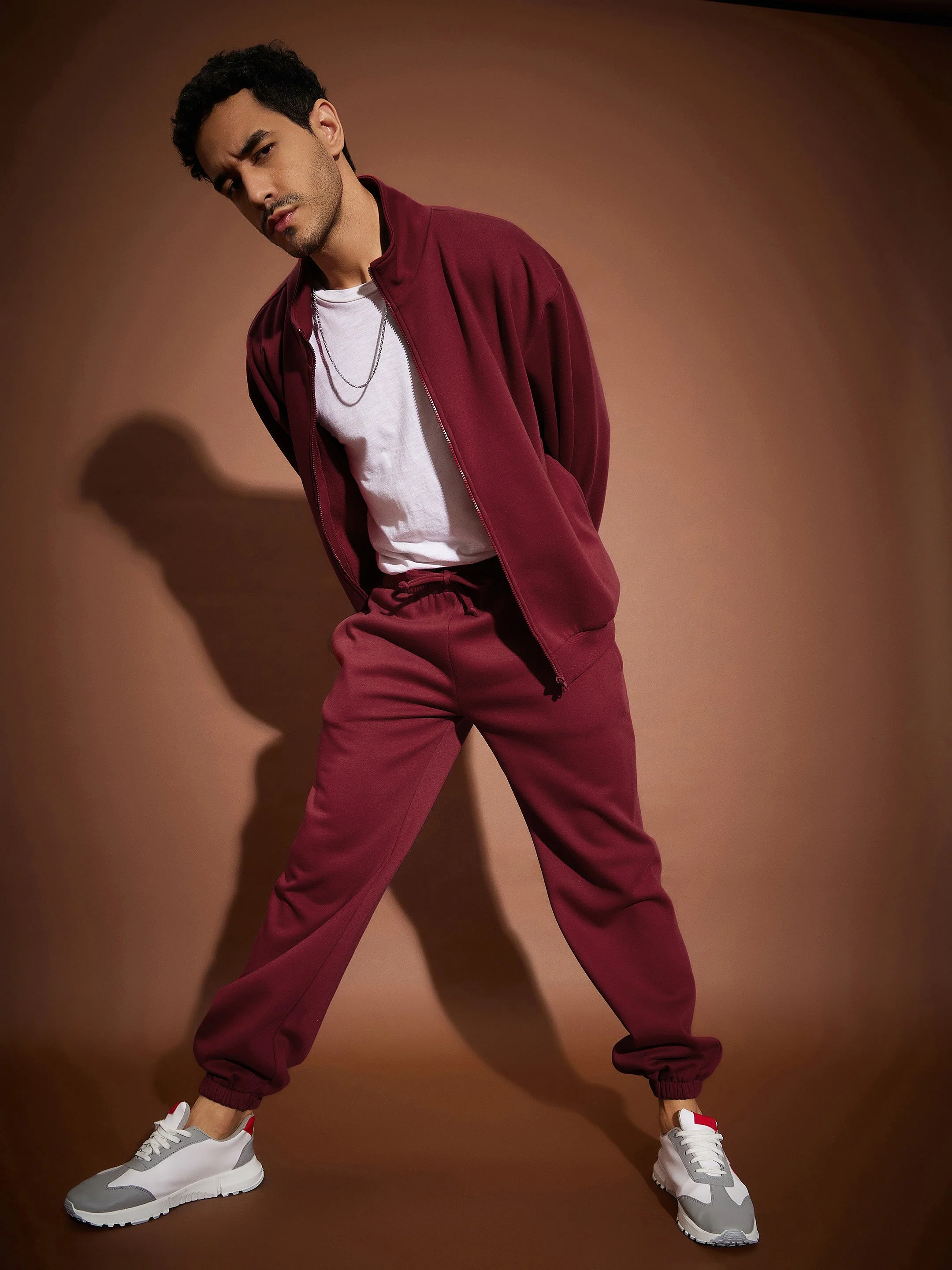 Men Maroon Front Zipper Oversized Sweatshirt With Joggers - Image 2