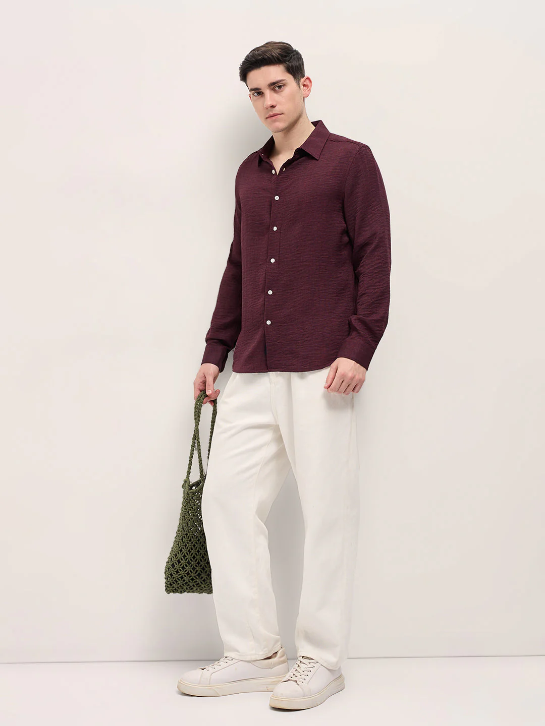 Men Maroon Solid Seersucker Effect Slim Fit Casual Shirt - Image 4