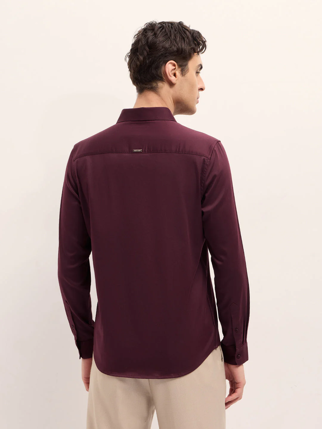 Men Maroon Solid Slim Fit Casual Shirt - Image 2