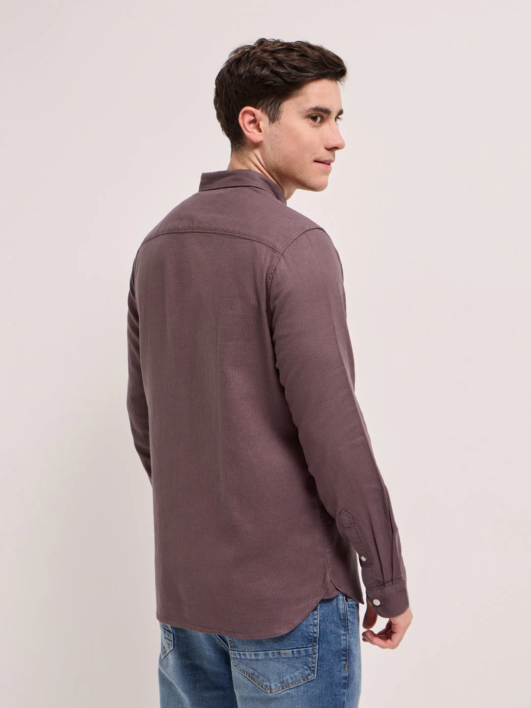 Men Maroon Solid Slim Fit Casual Shirt - Image 2