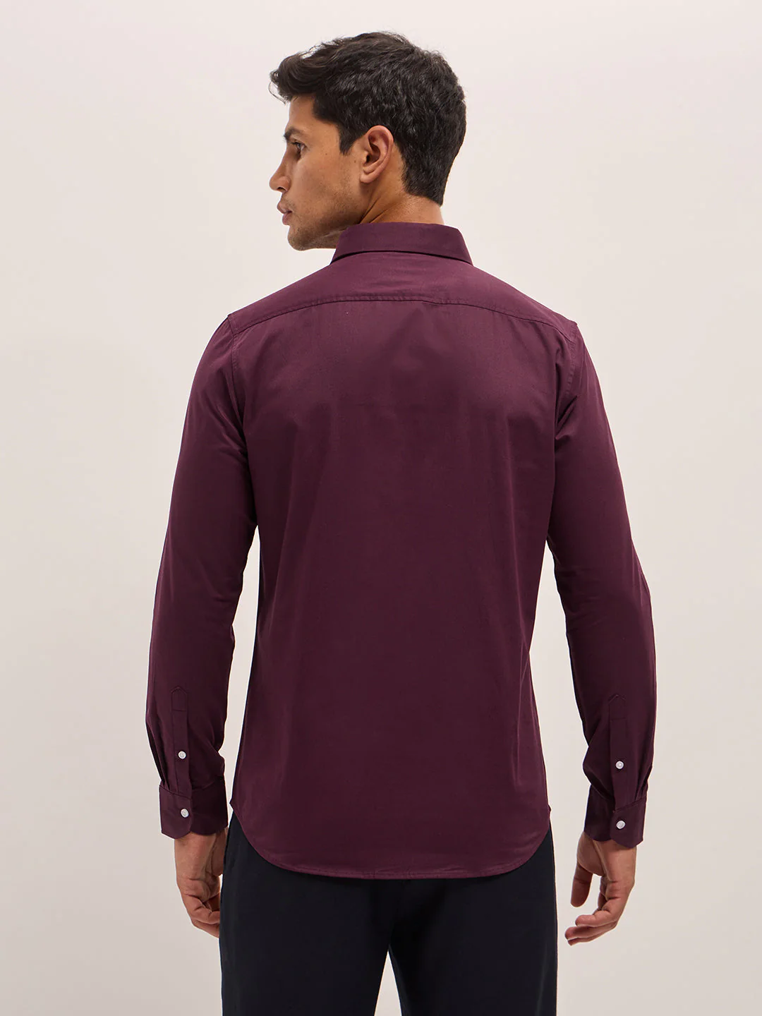 Men Maroon Tailored Fit Solid Formal Shirt - Image 2