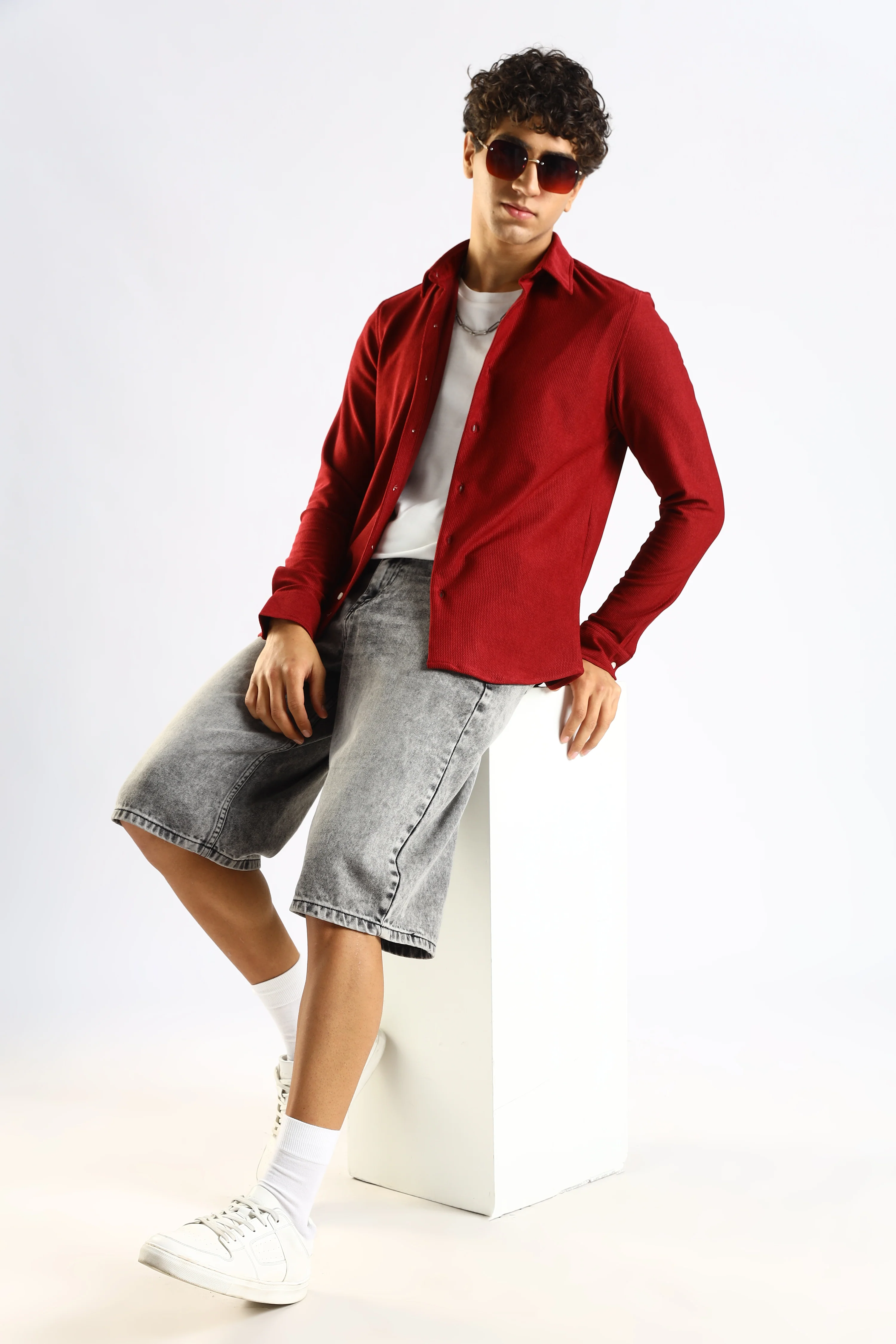 Men Maroon Textured Spread Collar Shirt - Image 3