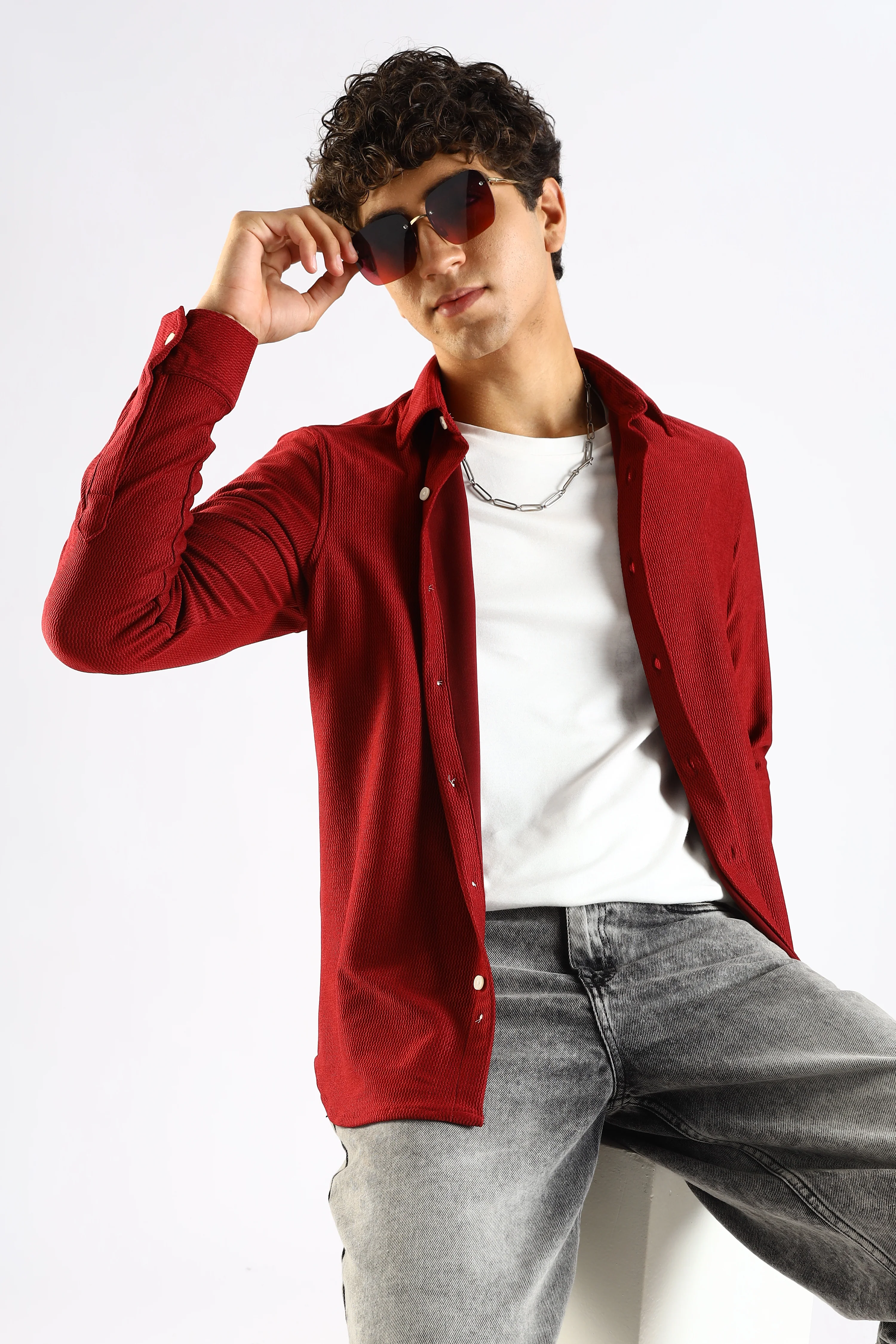 Men Maroon Textured Spread Collar Shirt - Image 4