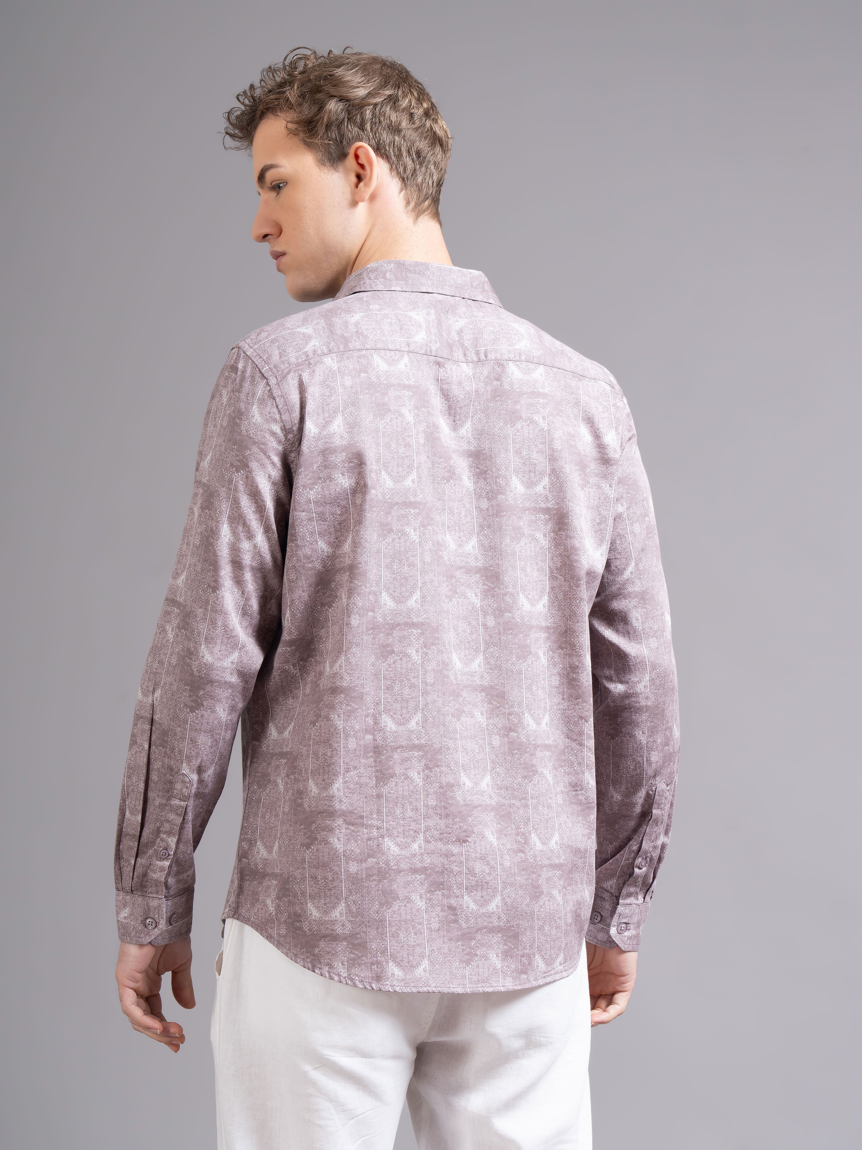 Men Mauve Geometric Print Shirt - Image 2
