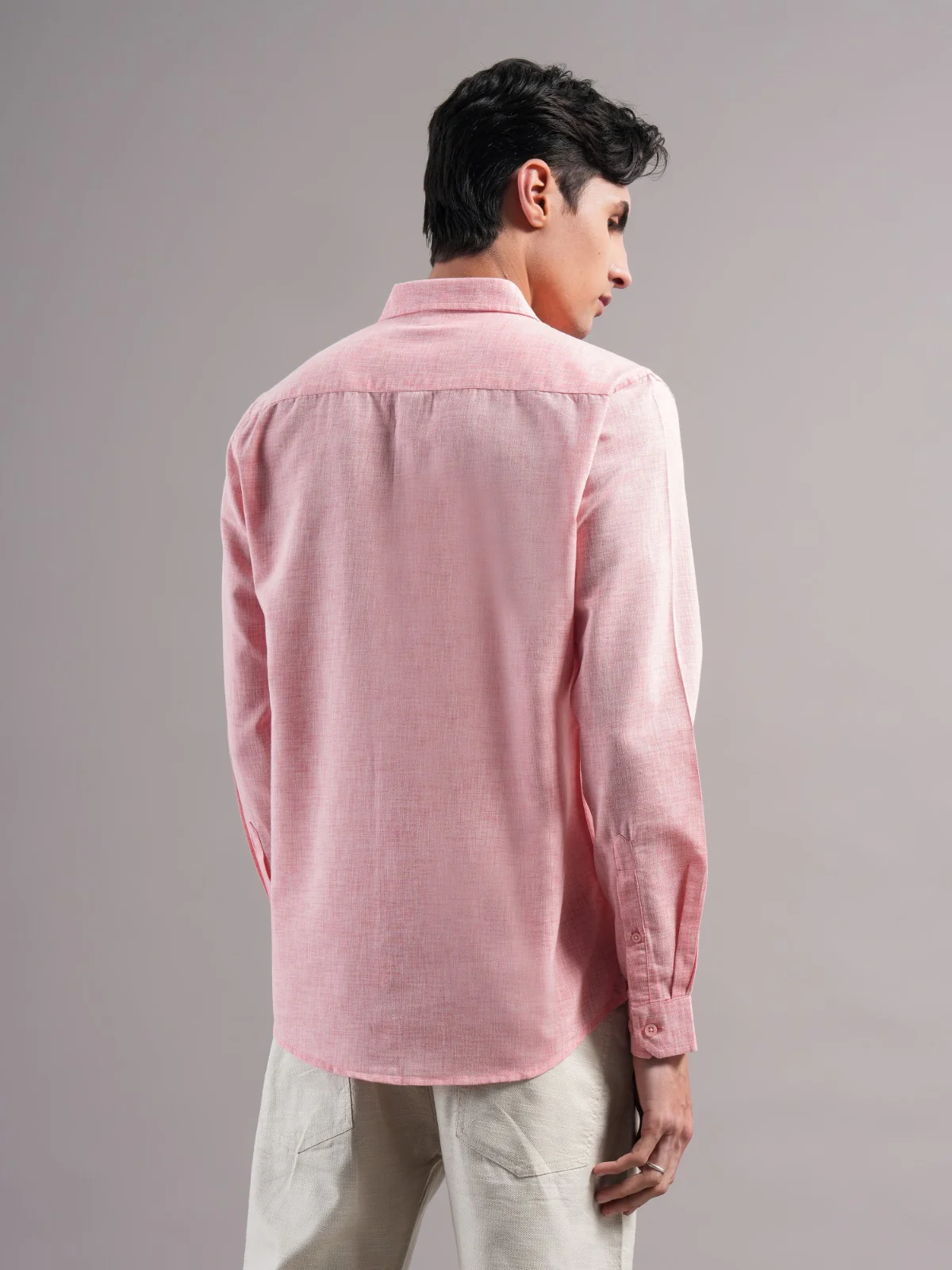 Men Mauve Solid Casual Shirt - Image 2