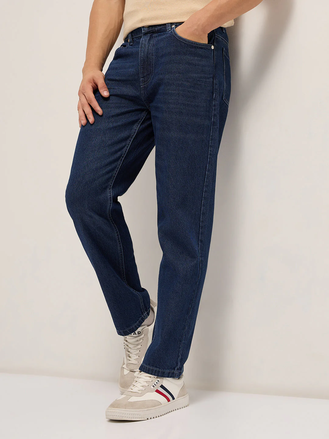 Men Mid Blue Solid Mid-Rise Straight Fit Jeans