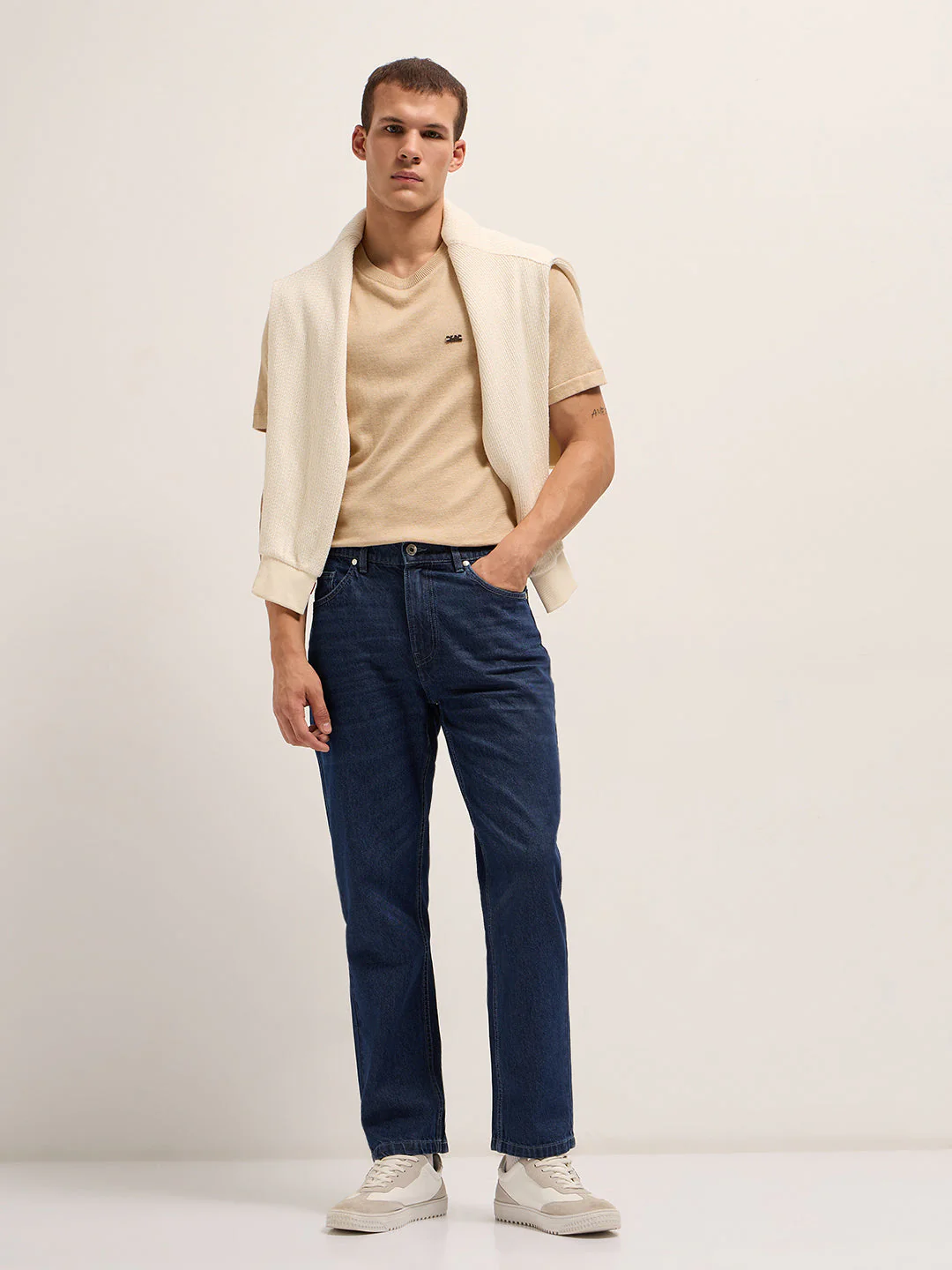 Men Mid Blue Solid Mid-Rise Straight Fit Jeans - Image 4
