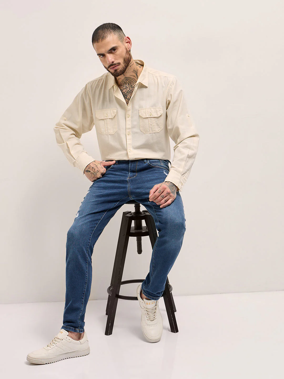 Men Blue Light Fade Mid-Rise Jeans - Image 4