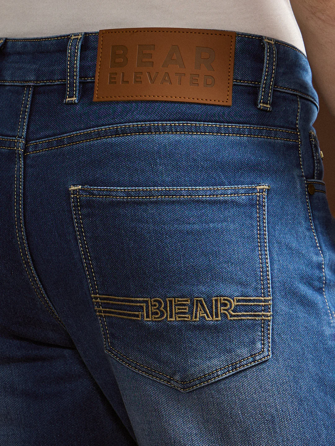 Men Mid BlueLight Fade Distressed Mid-Rise Relaxed Fit Jeans - Image 5