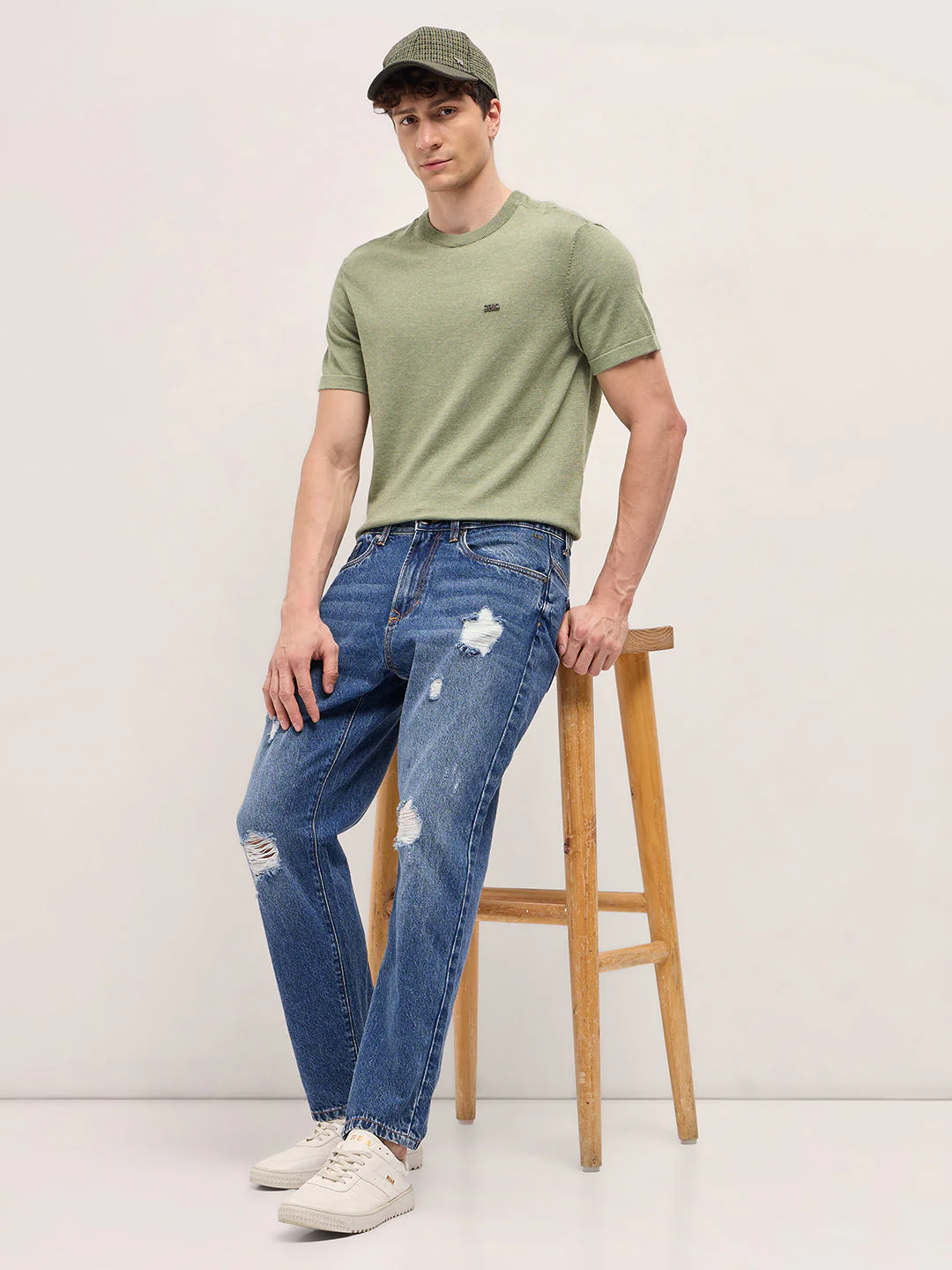 Men Mid BlueLight Fade High Distressed Mid-Rise Relaxed Fit Jeans - Image 4