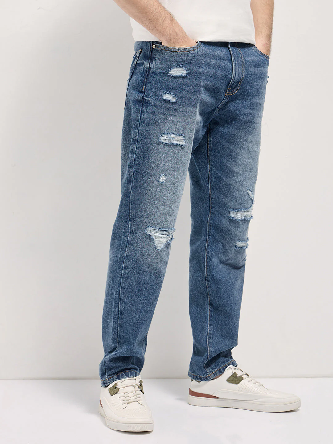 Men Mid BlueLight Fade High Distressed Mid-Rise Relaxed Fit Jeans - Image 3