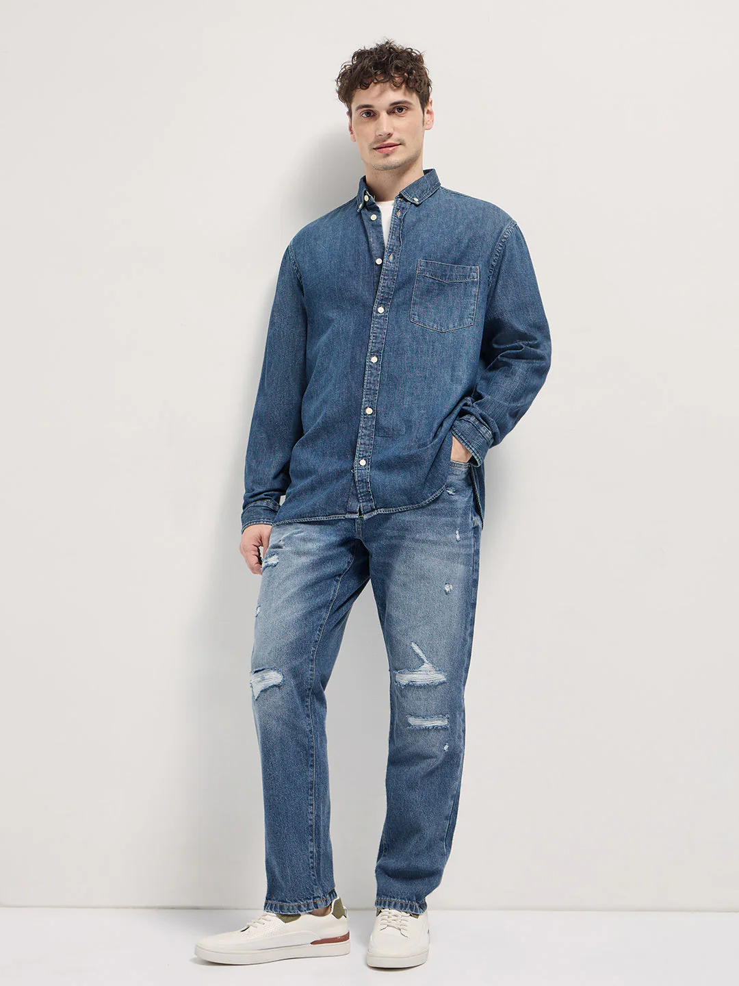 Men Mid BlueLight Fade High Distressed Mid-Rise Relaxed Fit Jeans - Image 4