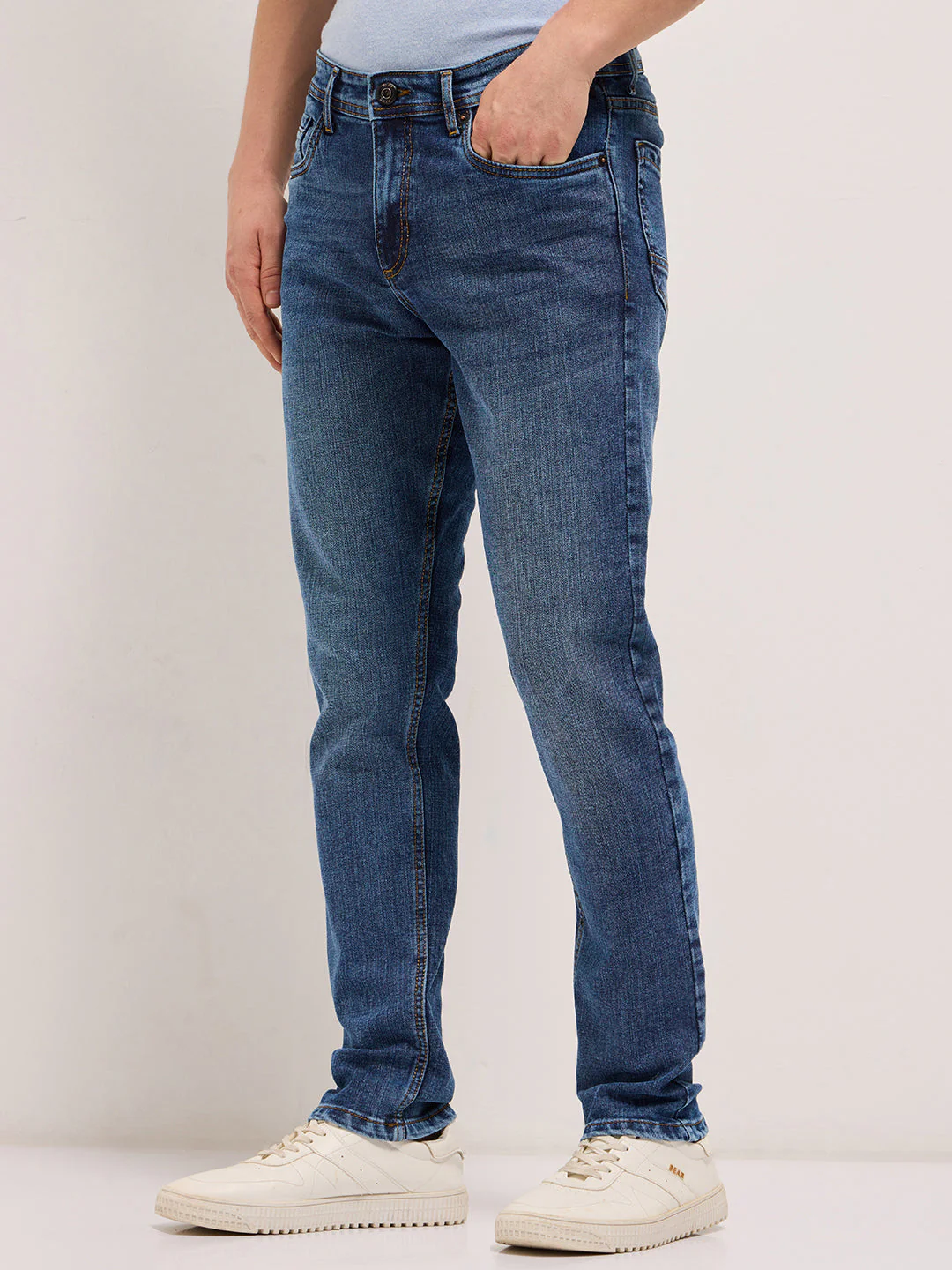 Men Mid BlueLight Fade Slim Fit Mid-Rise Jeans - Image 3