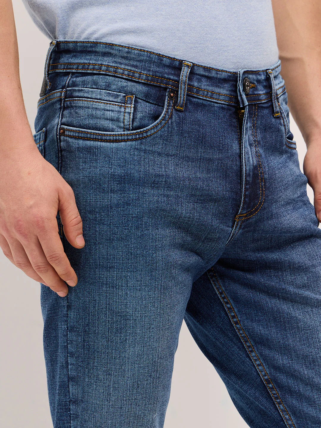 Men Mid BlueLight Fade Slim Fit Mid-Rise Jeans - Image 5