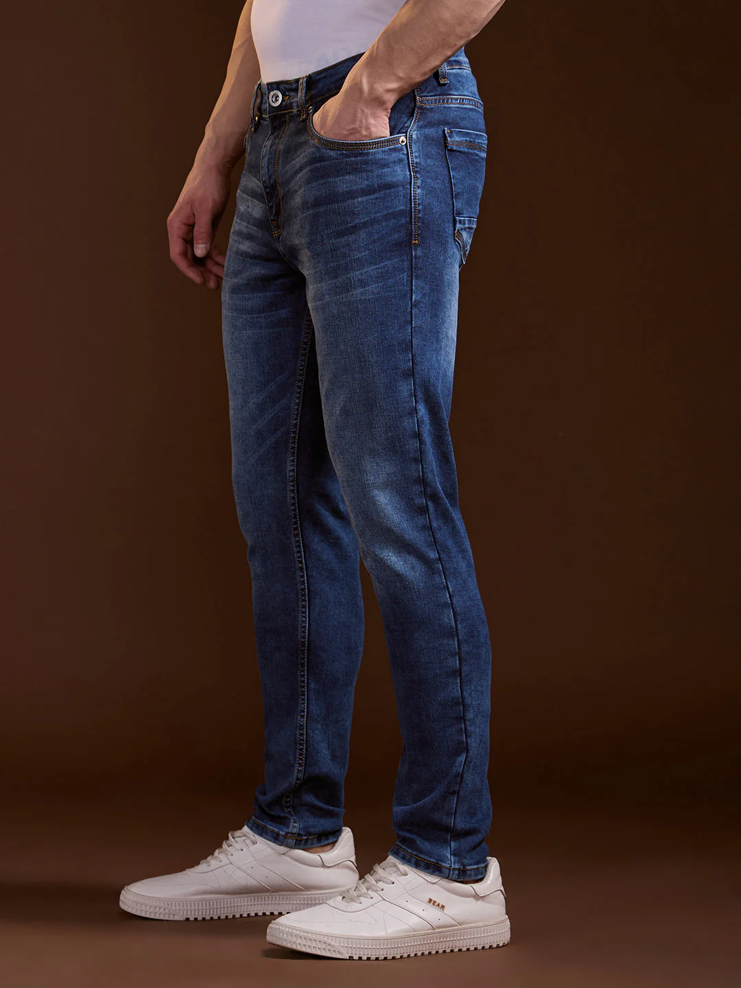 Men Mid BlueLight Fade Slim Fit Mid-Rise Jeans - Image 3