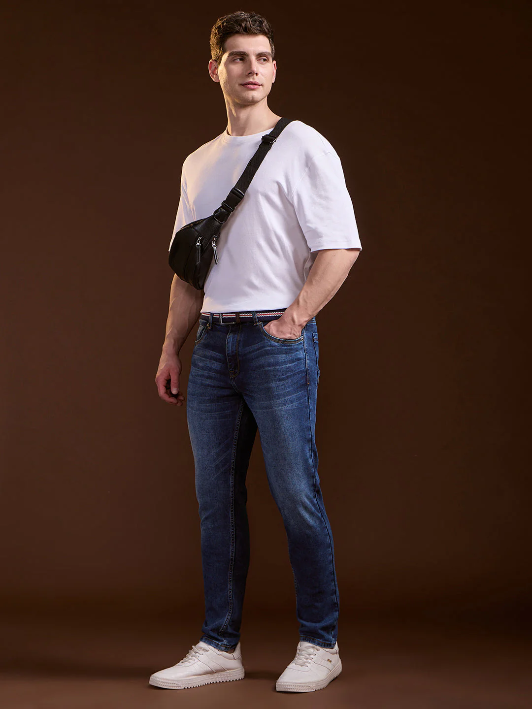 Men Mid BlueLight Fade Slim Fit Mid-Rise Jeans - Image 4