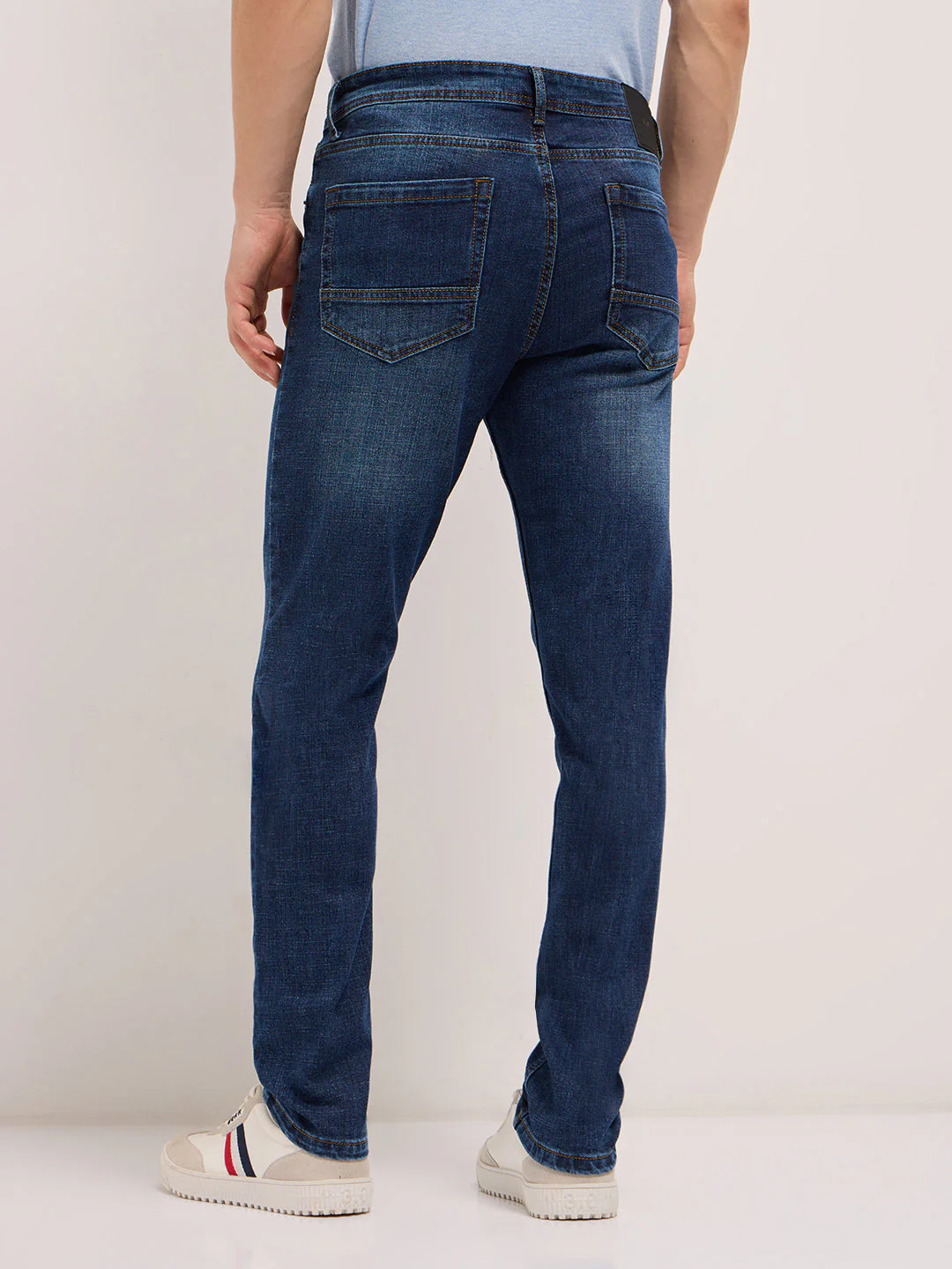 Men Mid BlueLight Fade Slim Fit Mid-Rise Jeans - Image 2
