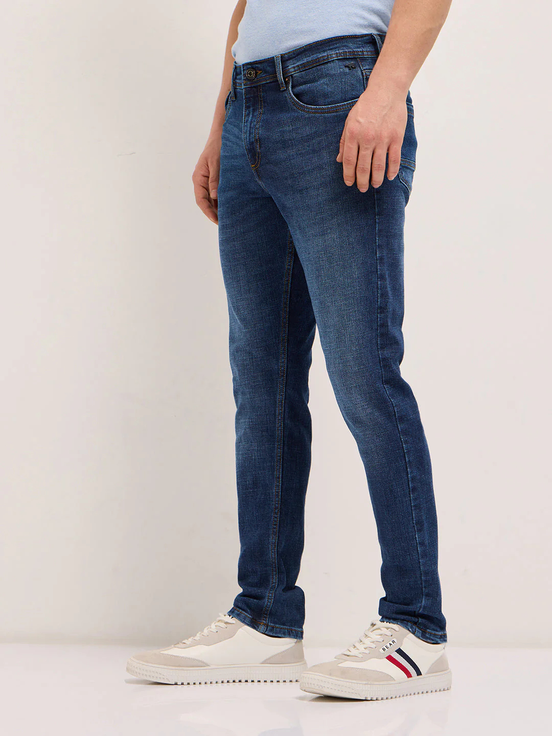 Men Mid BlueLight Fade Slim Fit Mid-Rise Jeans - Image 3