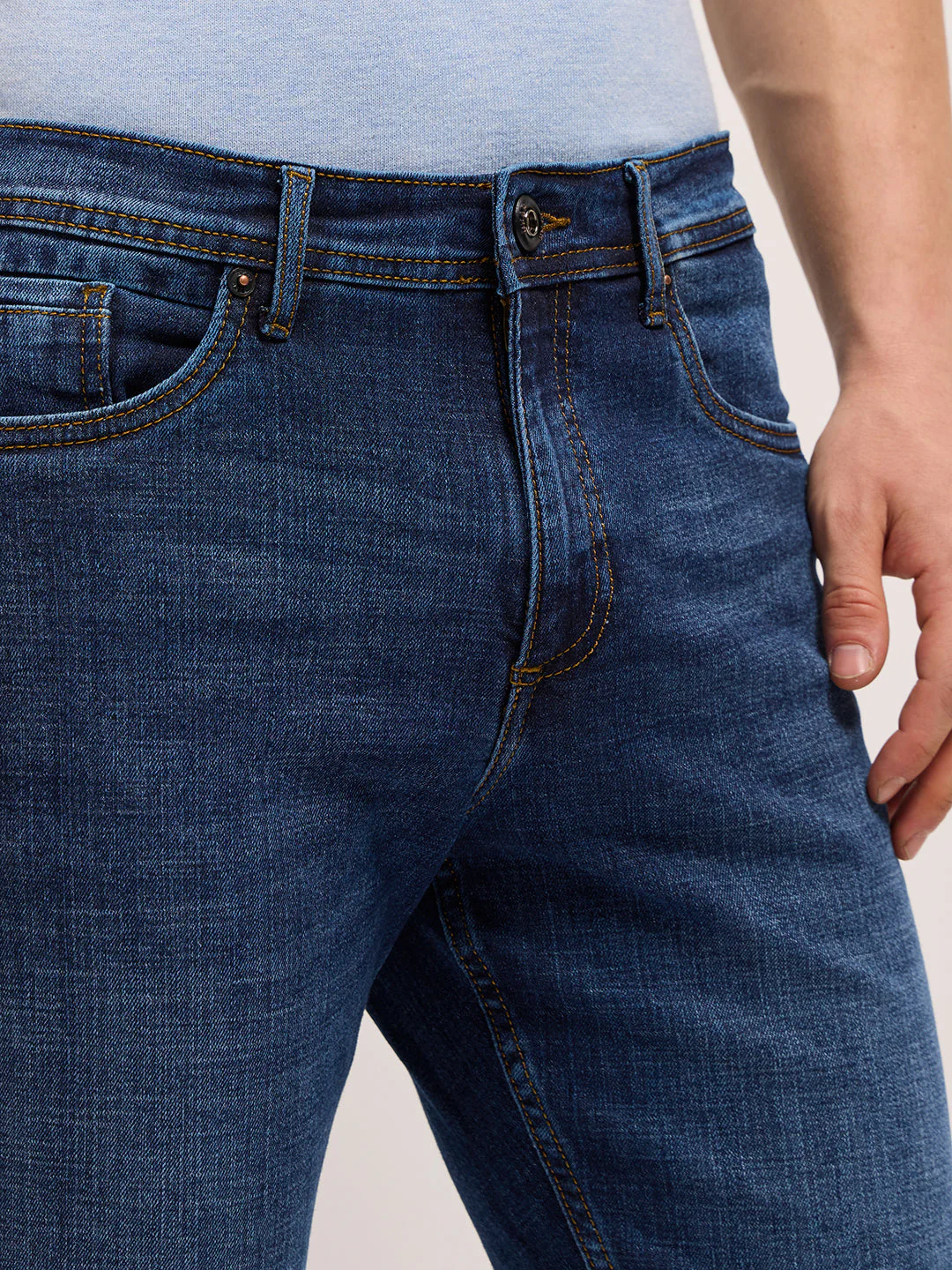 Men Mid BlueLight Fade Slim Fit Mid-Rise Jeans - Image 5