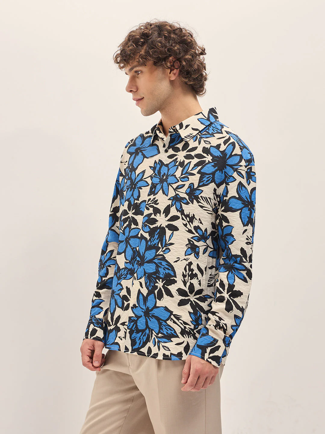 Men Multi-Color Bold Floral Printed Relax Fit Overshirt - Image 3