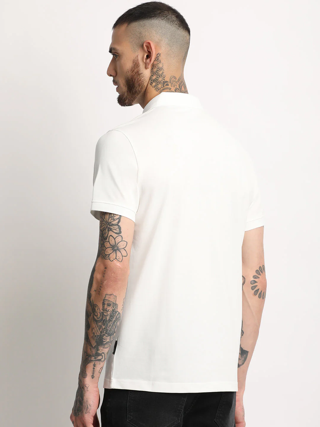 Men  Multi Colourblocked Polo T-shirt - Image 4