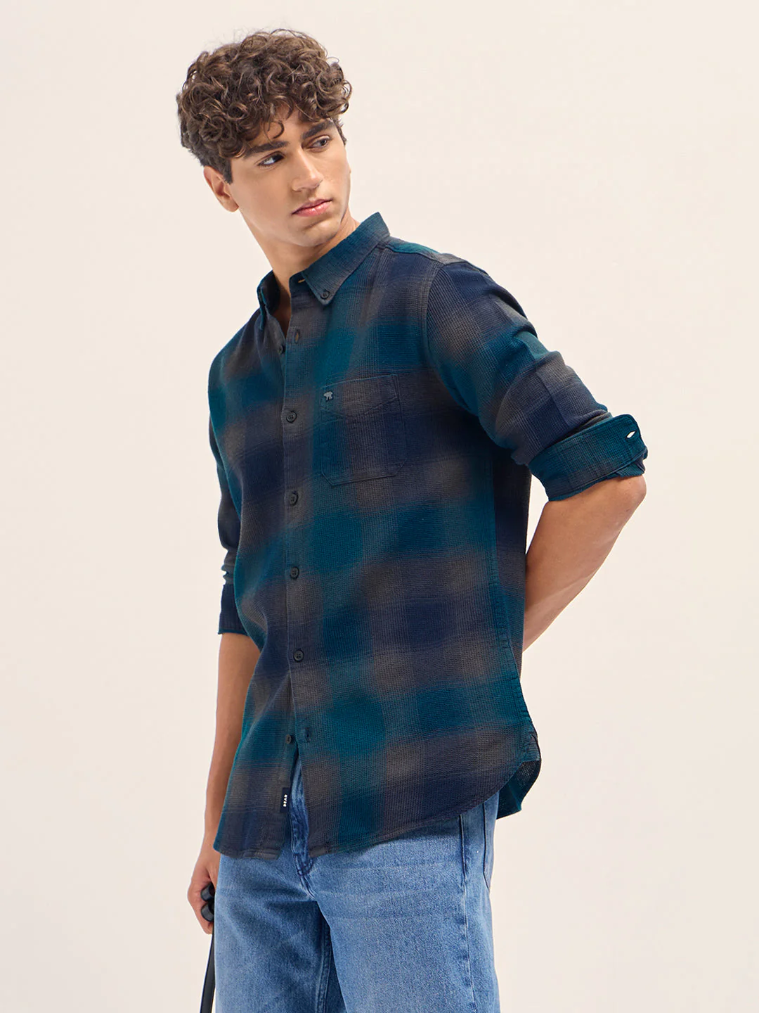 Men Multicolor Gradient Checks Slim Fit Casual Shirt