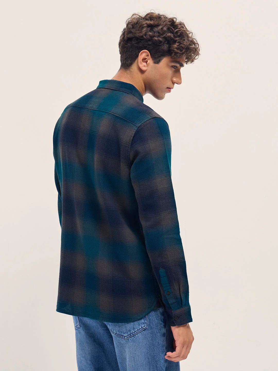 Men Multicolor Gradient Checks Slim Fit Casual Shirt - Image 2