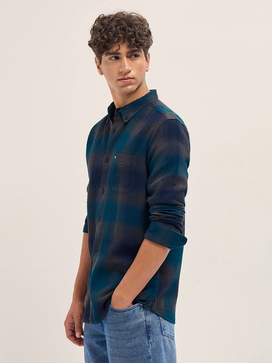 Men Multicolor Gradient Checks Slim Fit Casual Shirt - Image 3