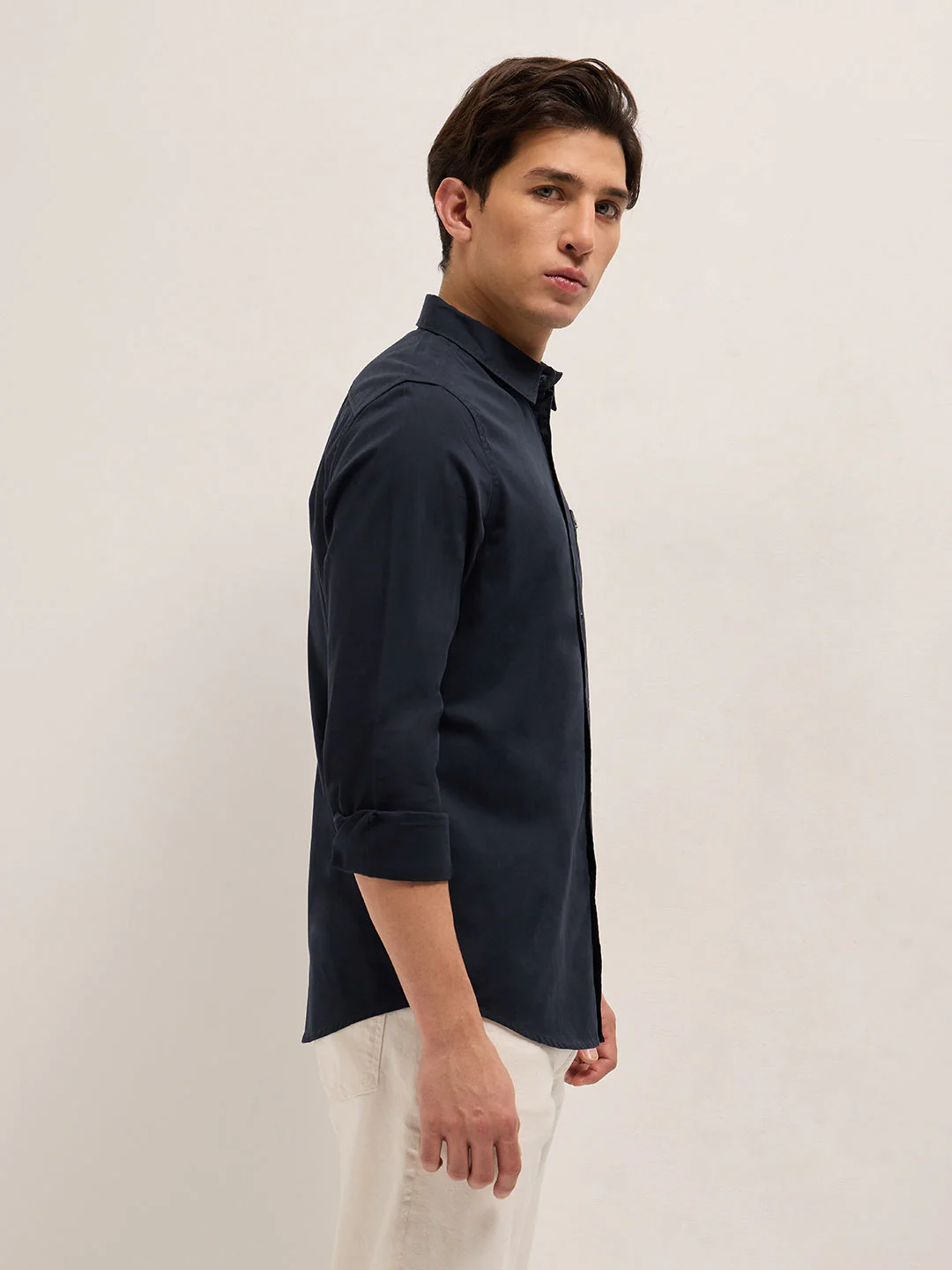 Men Navy Blue Cotton Solid Slim Fit Casual Shirt - Image 3