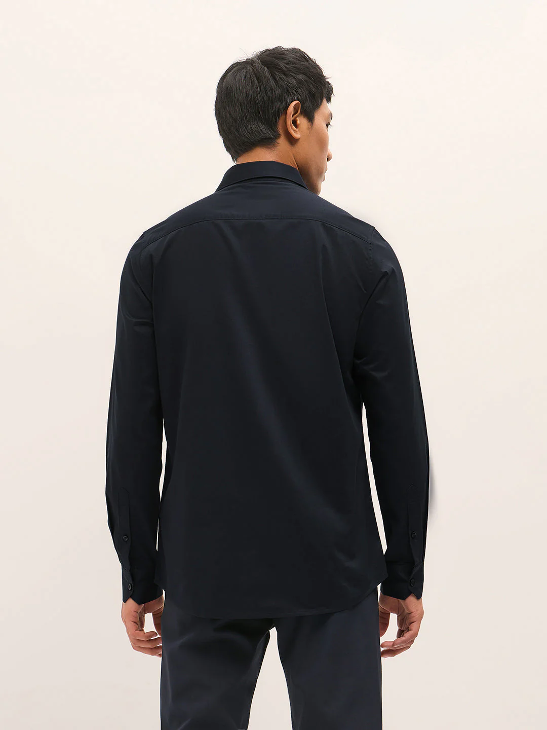 Men Navy Blue Solid Polyester Blend Tailored Fit Formal Shirt - Image 2