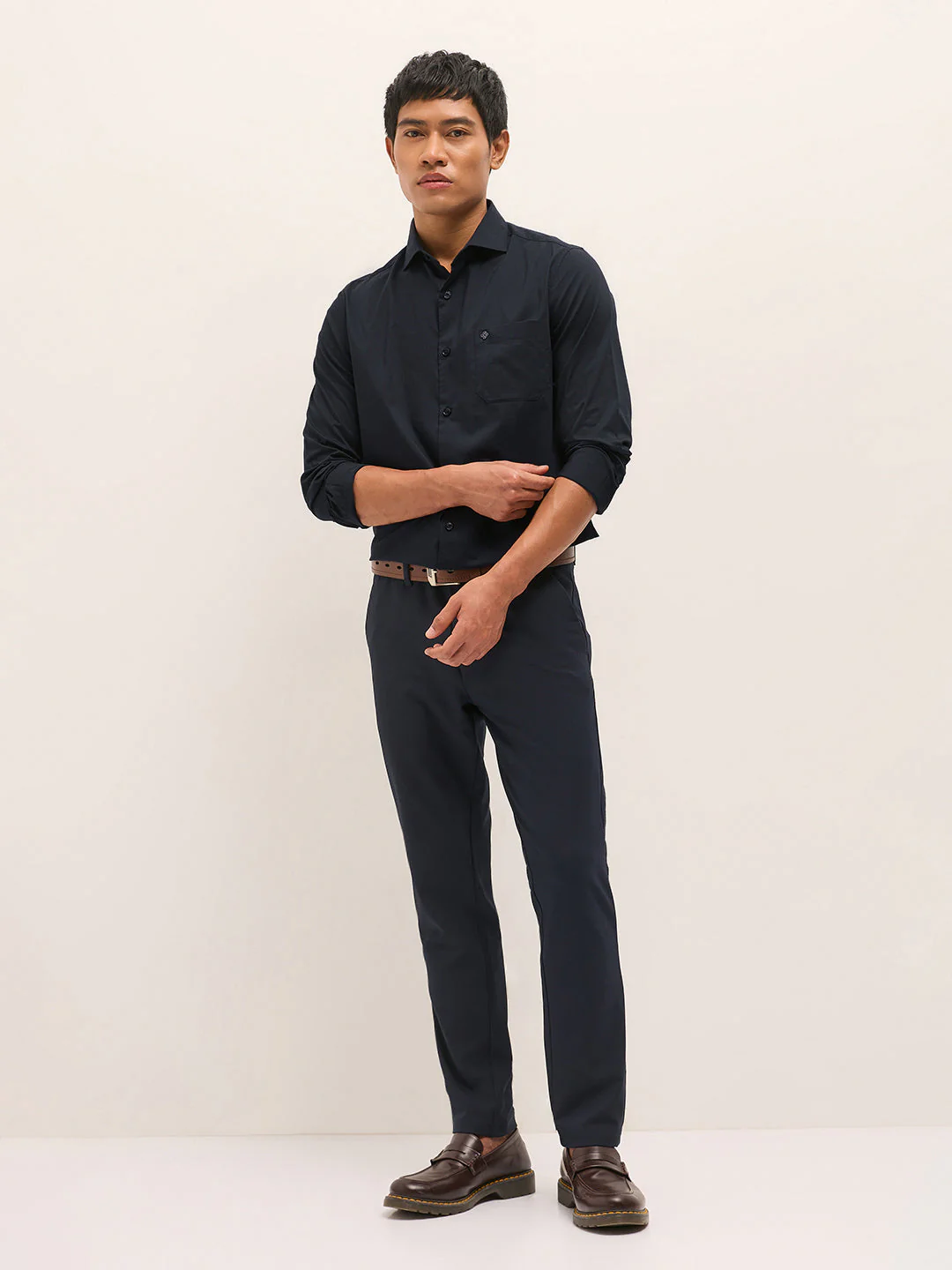 Men Navy Blue Solid Polyester Blend Tailored Fit Formal Shirt - Image 4