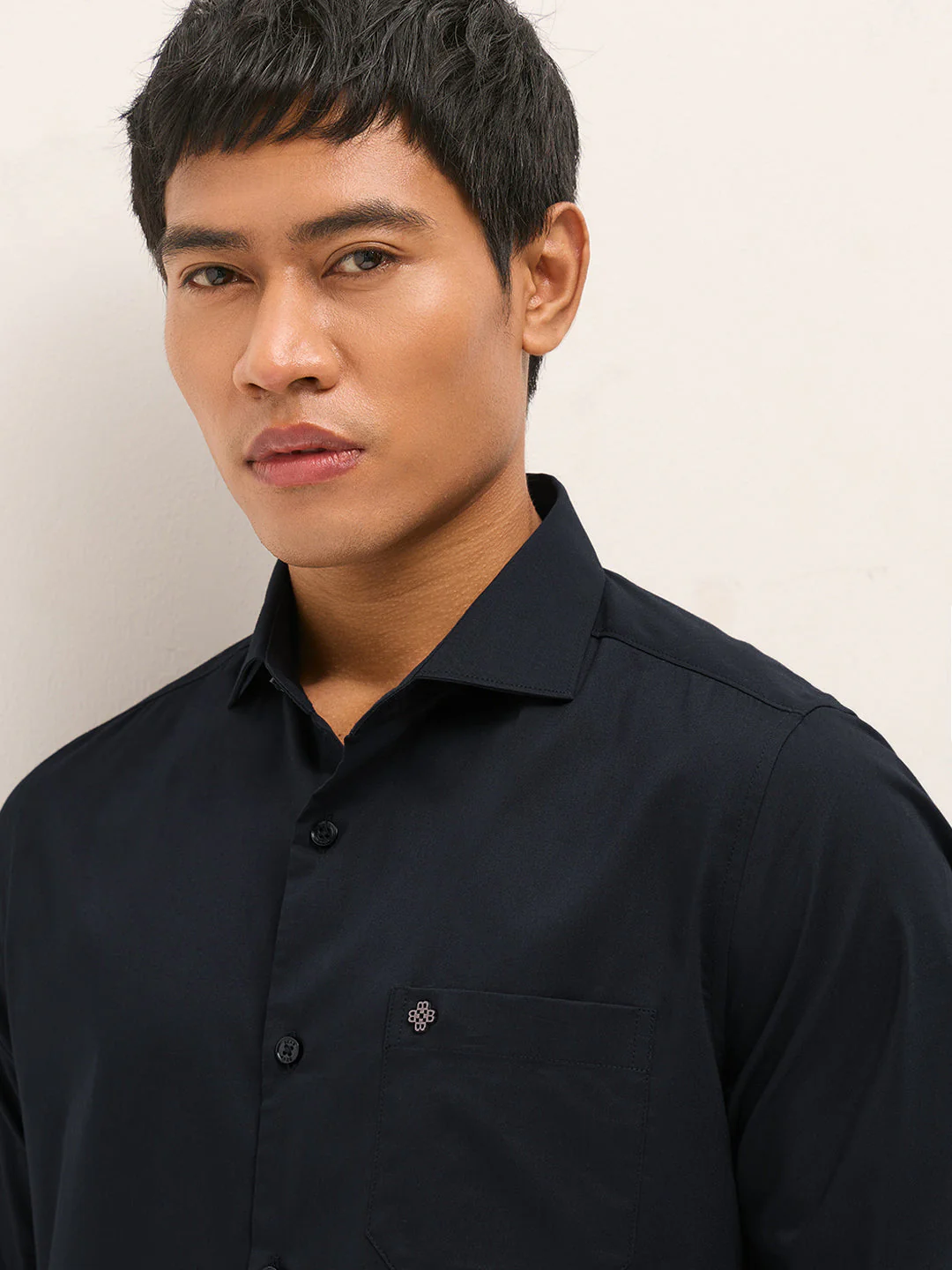 Men Navy Blue Solid Polyester Blend Tailored Fit Formal Shirt - Image 5