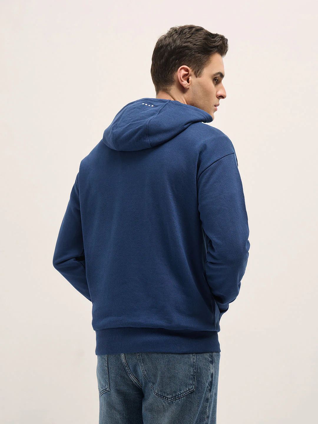 Men Navy Blue Solid Relax Fit Hoodie - Image 2