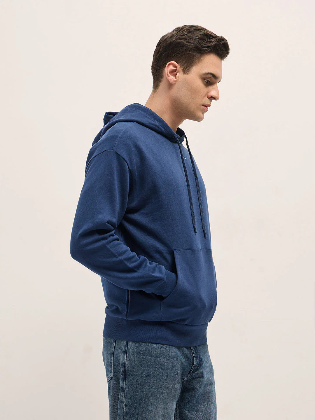 Men Navy Blue Solid Relax Fit Hoodie - Image 3