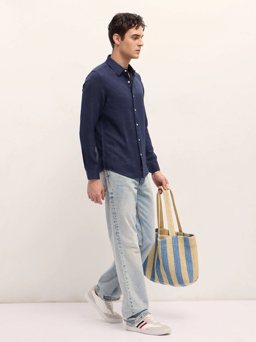 Men Navy Blue Solid Seersucker Effect Slim Fit Casual Shirt - Image 4