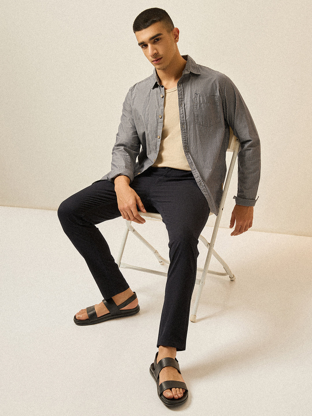 Men Navy Blue Solid Slim Fit Casual Chino Trouser - Image 4
