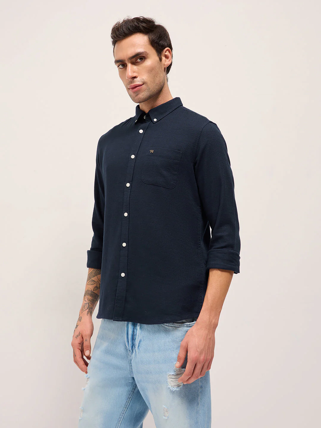 Men Navy Blue Solid Slim Fit Cotton Casual Shirt - Image 3