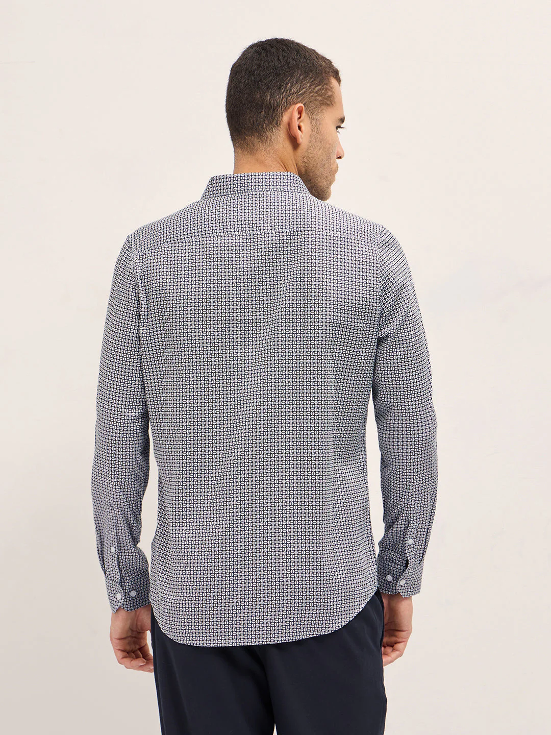 Men Navy BlueWhite Geometric Printed Tailored Fit Formal Shirt - Image 2