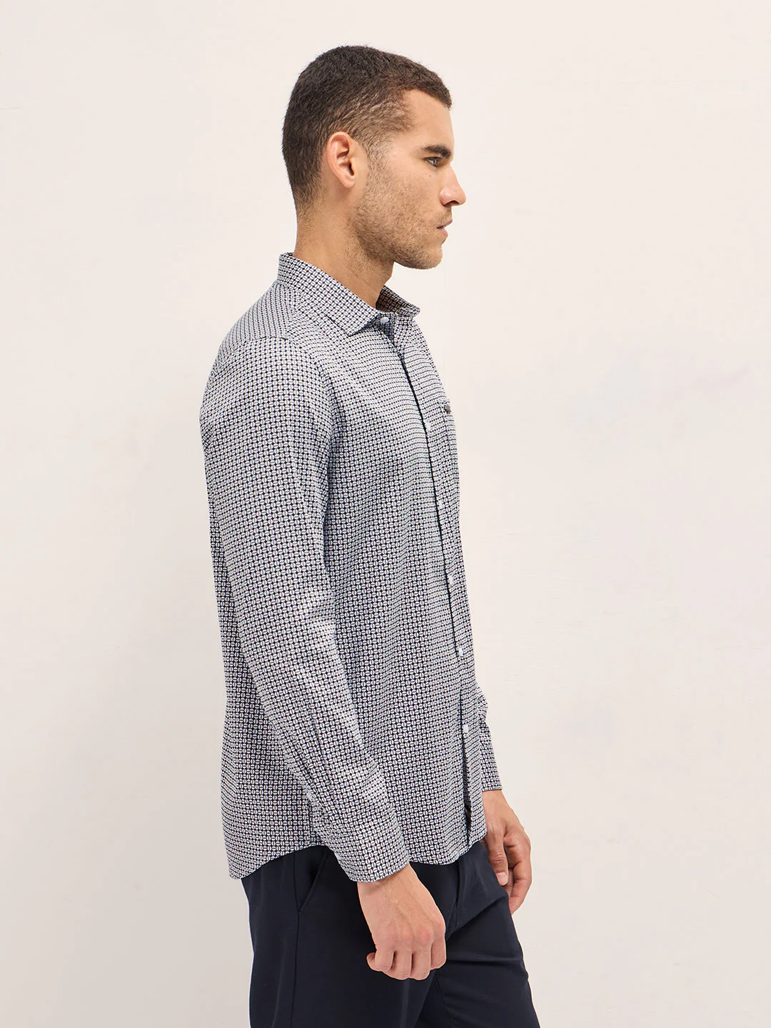 Men Navy BlueWhite Geometric Printed Tailored Fit Formal Shirt - Image 3