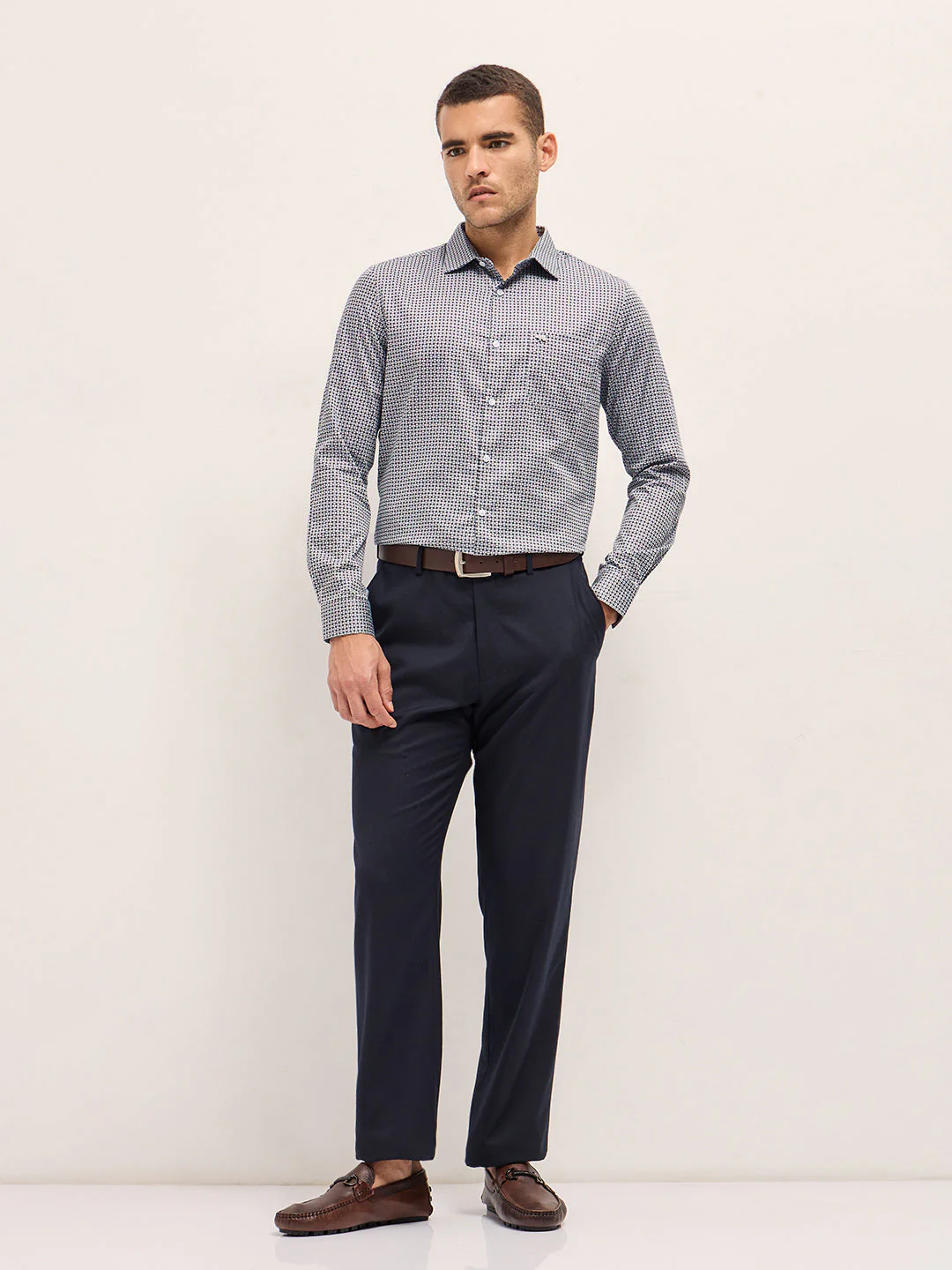 Men Navy BlueWhite Geometric Printed Tailored Fit Formal Shirt - Image 4