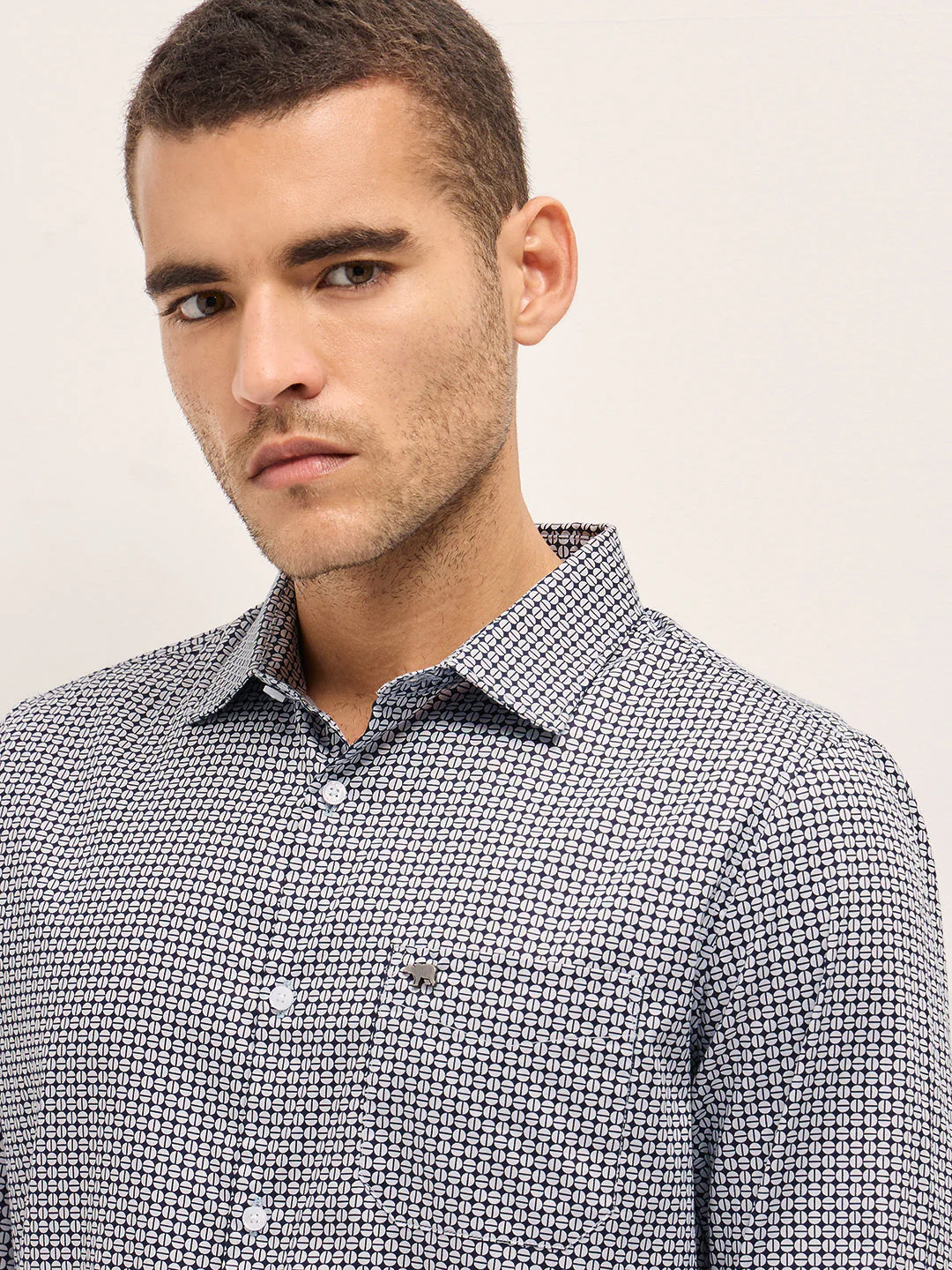 Men Navy BlueWhite Geometric Printed Tailored Fit Formal Shirt - Image 5