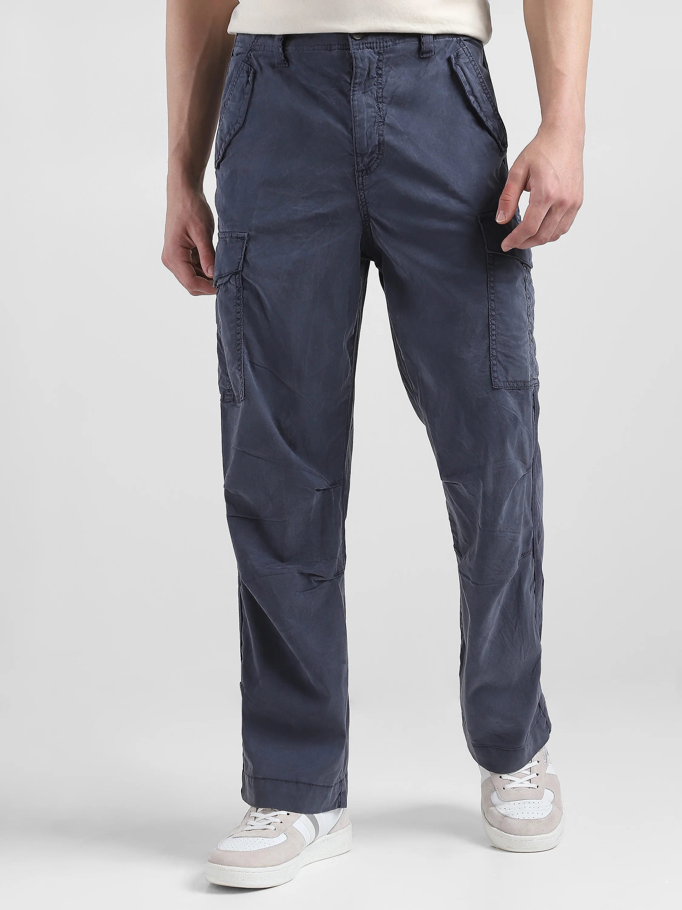 Men Navy Mid Rise Comfort Fit Cargo with 6 pockets - Image 4