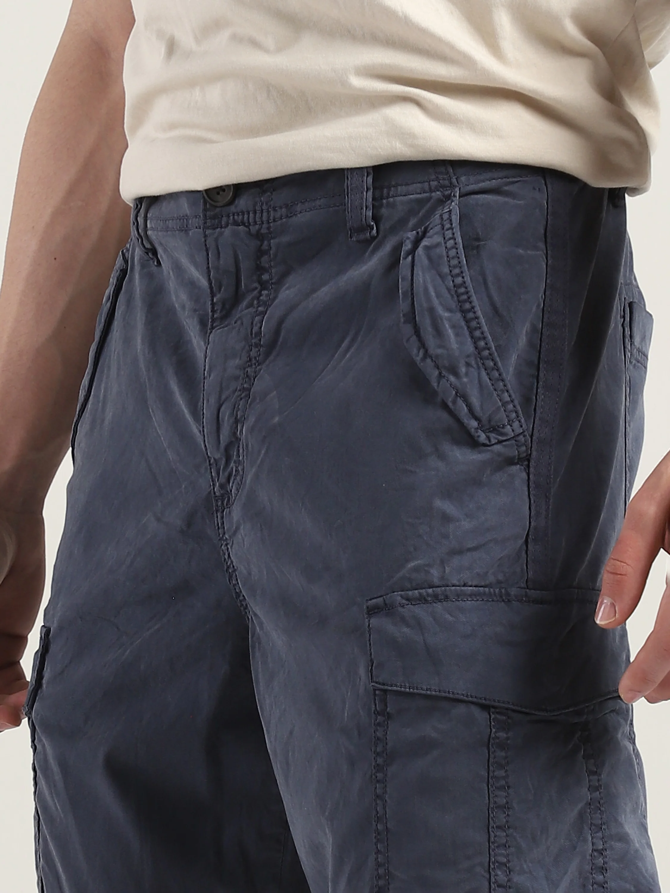 Men Navy Mid Rise Comfort Fit Cargo with 6 pockets - Image 7