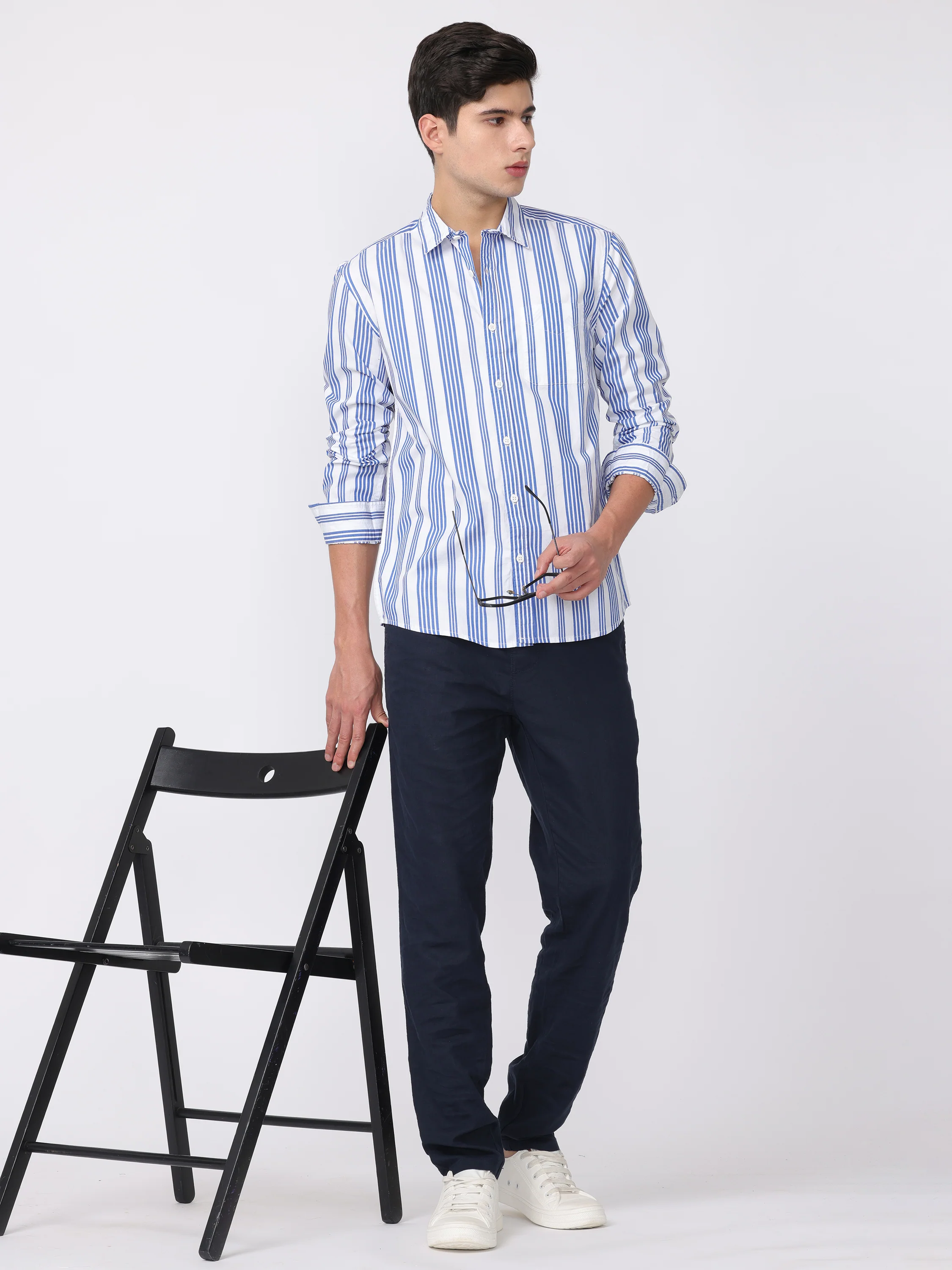 Men Navy Regular Fit Linen Blend Pants - Image 2