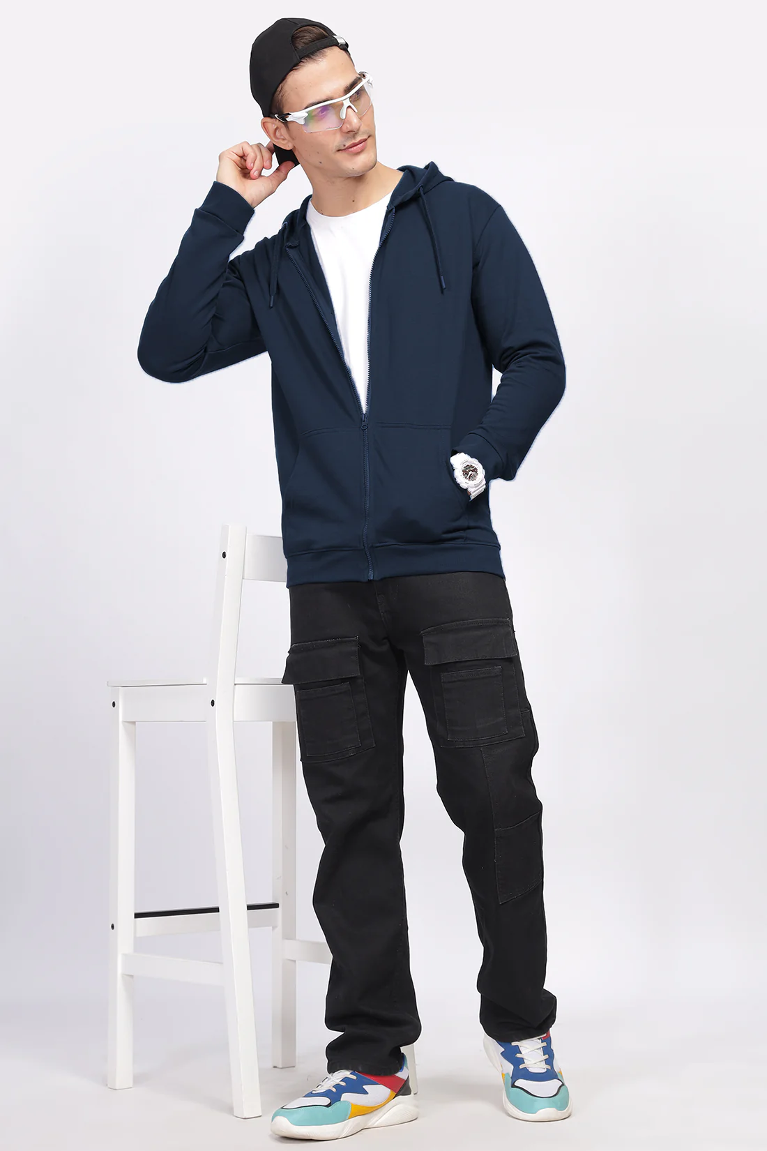 Men Navy Sweatshirt With Zipper Hoodies - Image 4