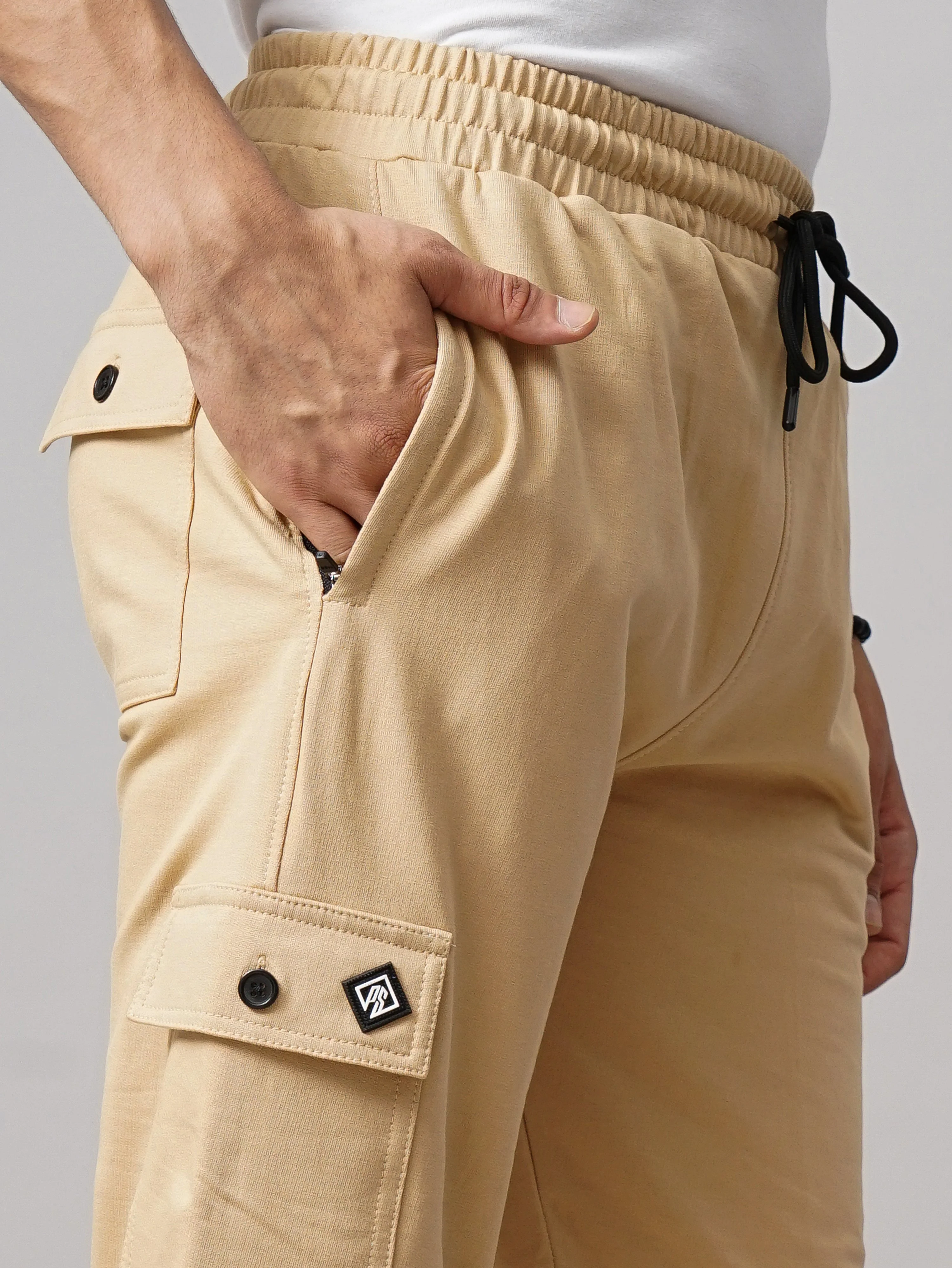 Men Offset Cream Knitted Cargo Pant