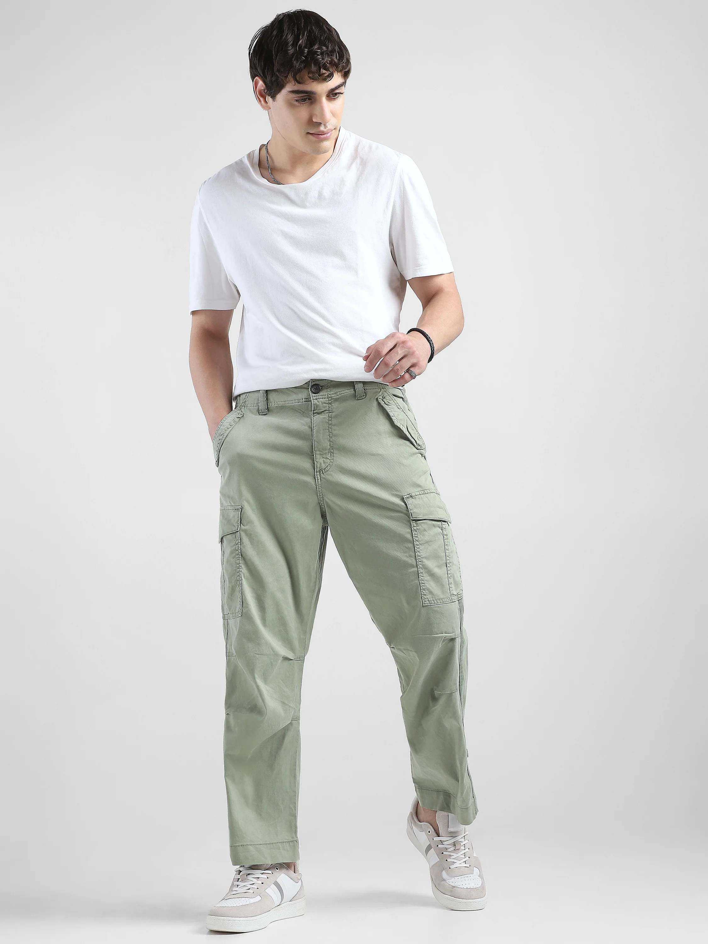 Men Olive Mid Rise Comfort Fit Cargo with 6 pockets - Image 2