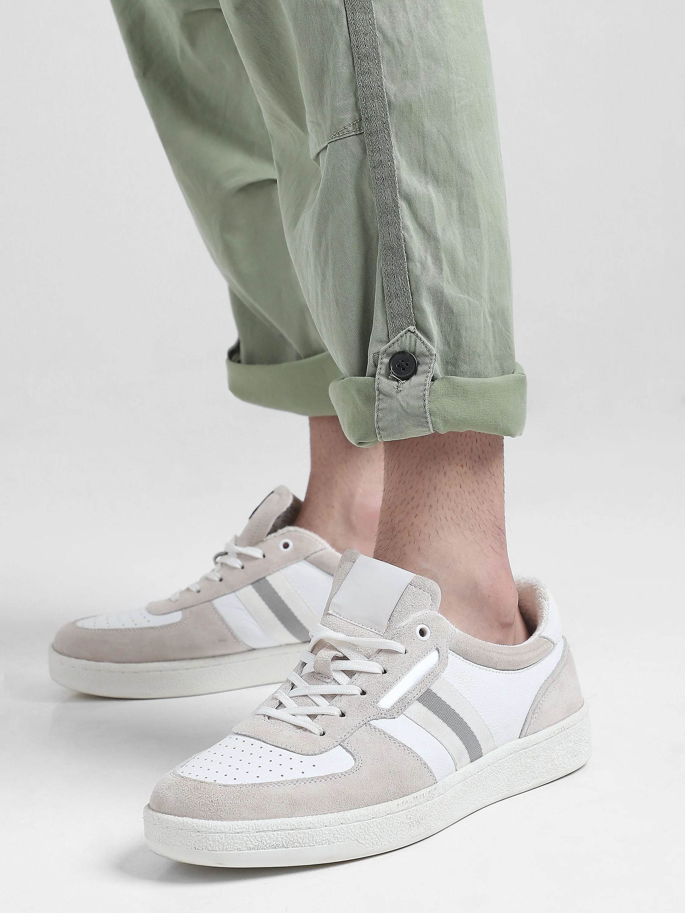 Men Olive Mid Rise Comfort Fit Cargo with 6 pockets - Image 4