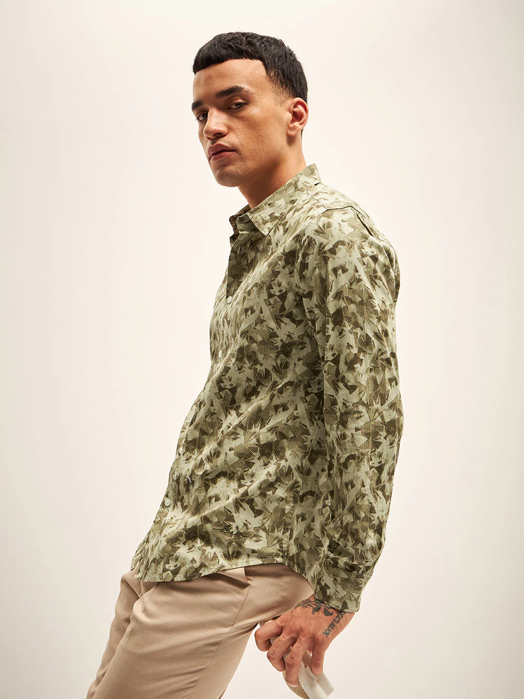 Men Olive Printed Slim Fit Casual Shirt - Image 3